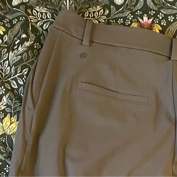 Lululemon Daydrift high-rise wide-leg trouser - Picture 4 of 6